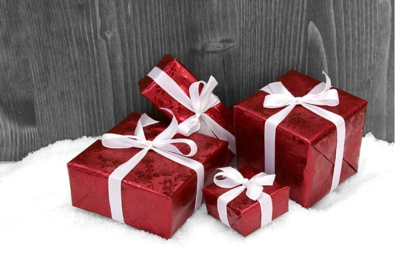 Tips on how to find the best housewarming gifts for new home buyers!